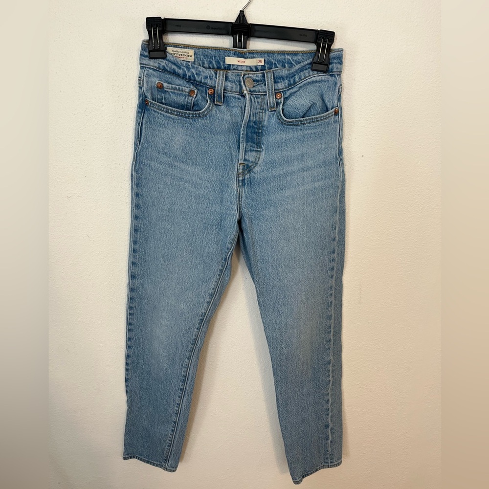 LEVIS Wedgie Light Wash Jeans Size 25 Waist 27 Length
